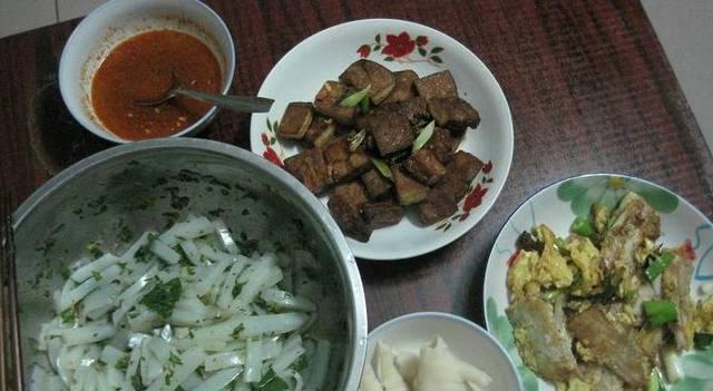 怀孕在家每天都吃这样寒酸的饭菜, 真的让我忍无可忍!