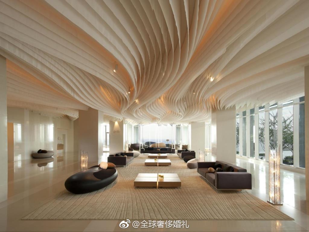 泰国芭提雅希尔顿酒店,天花板上的布幔吊顶成为空间的主要亮点