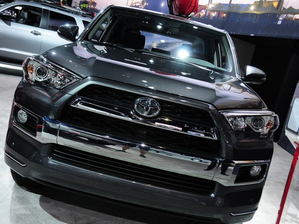 丰田这车配v6动力,配全时四驱比宝马x1霸气