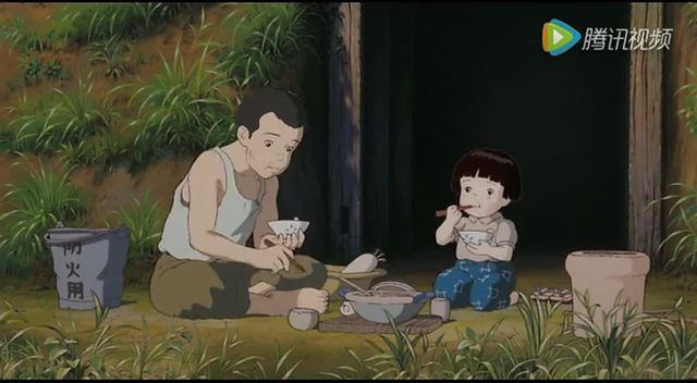 萤火虫之墓:漆黑的夜空中,萤火虫照亮了小女孩的坟墓