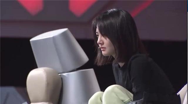郑爽罕见发飙,中途要离场,这已是节目组第二次引郑爽粉丝不满