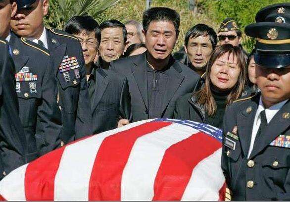 多少华人跑去为美国卖命,企图换取绿卡?结果哭着要回国