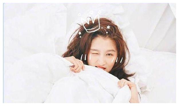 看了迪丽热巴的起床照,在看关晓彤的,网友:鹿晗太幸福了吧!