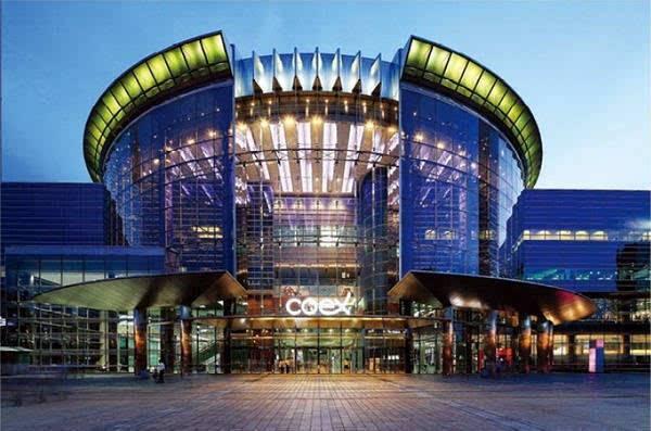 入境路人甲,出境大明星?这个国家做安检员考验的是演技和眼神!