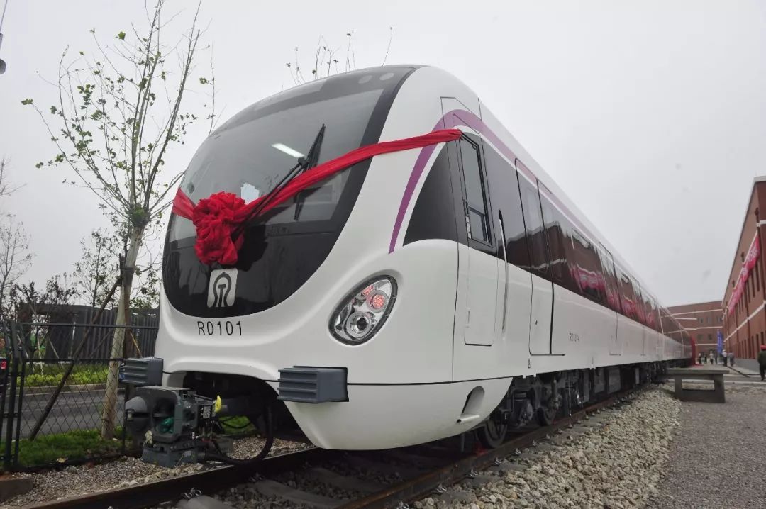 济南地铁r1线首列车到济!高颜值满满泉城范儿!