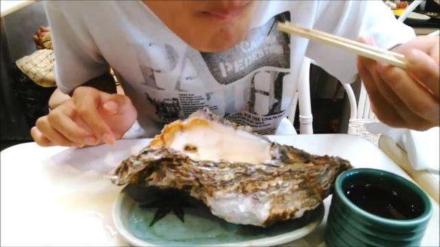世界上最大的"巨型生蚝",一只就要2400元,吃半只就能填饱肚子