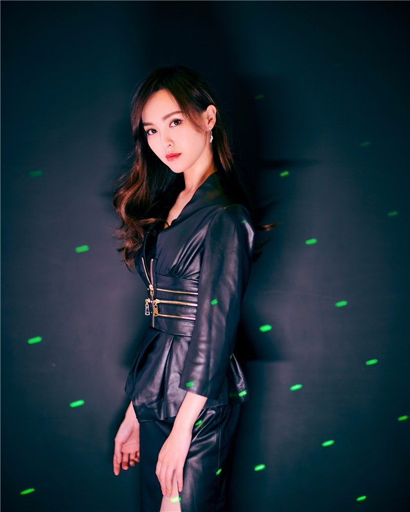 "双生糖"真假难辨 唐嫣"王小姐"造型入驻上海杜莎