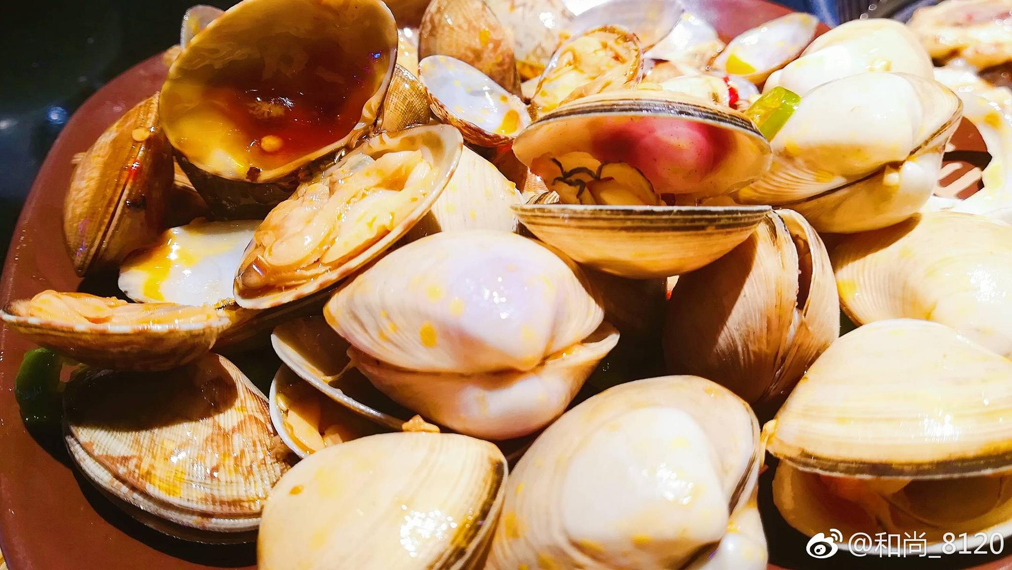 美食博主 推荐盛江山自助烤肉欢乐城店:烤盘下排烟,不用放纸