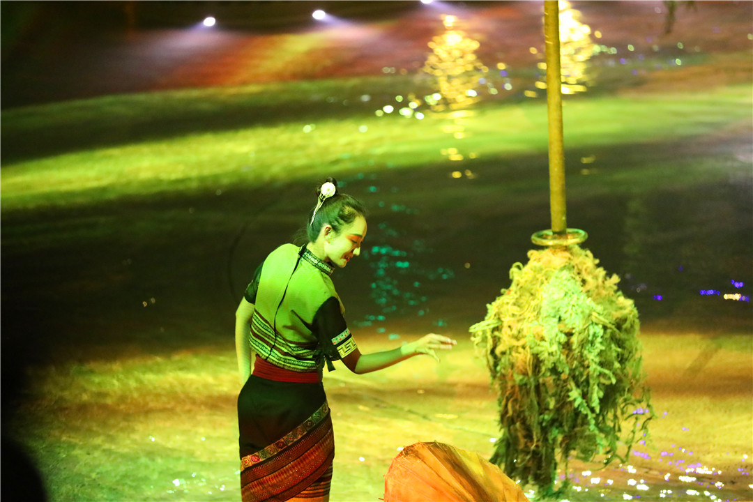 那么"傣秀"会告诉你,这里讲述了怎样的故事,这些来自世界各地的演员