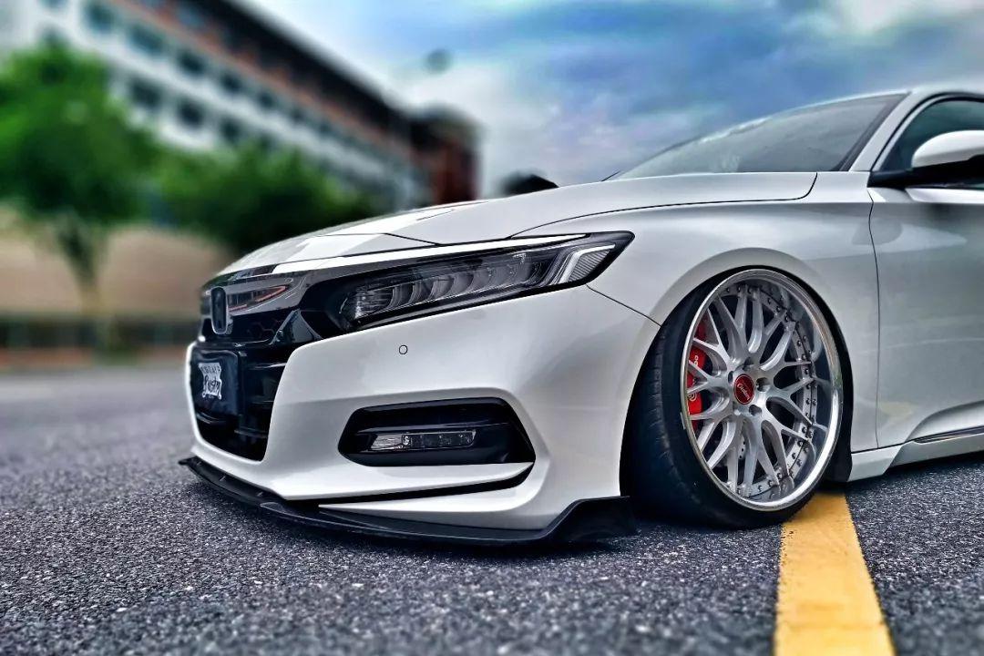 还是第一台改装的十代雅阁全国首台十代雅阁(配置|询价)