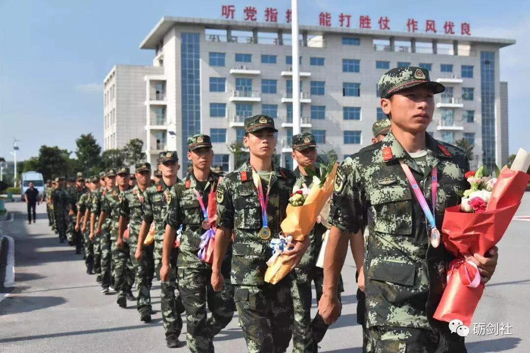 湖南的省消防部队开展夏季训练比武