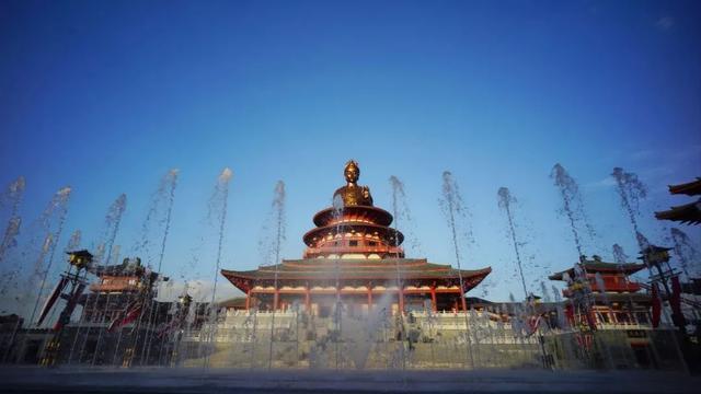 华谊兄弟电影世界(苏州)7月23日盛大开业,正式迎接第一批游客