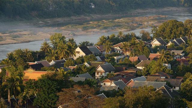老挝是东南亚地区中仅有的两个社会主义国家之一,另一个是越南.