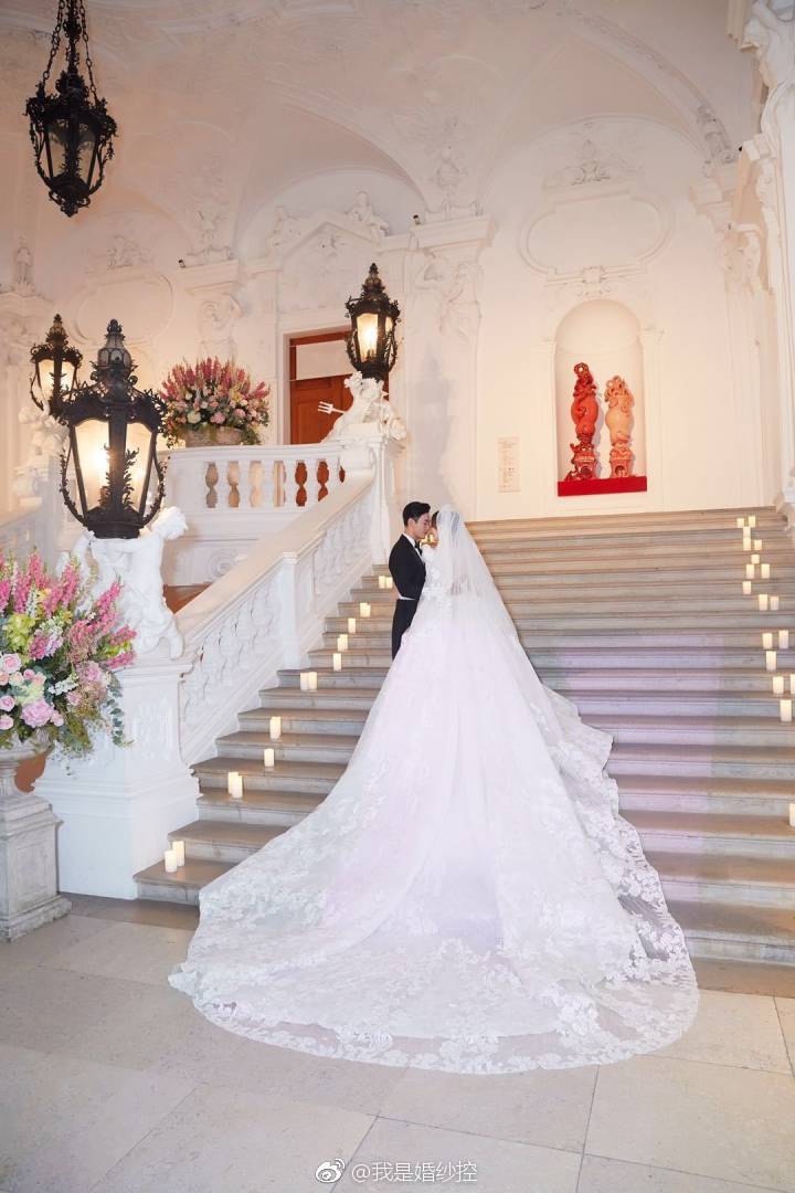 唐嫣和昆凌都选择了mikael d的婚纱mikael d在北京有实体店噢