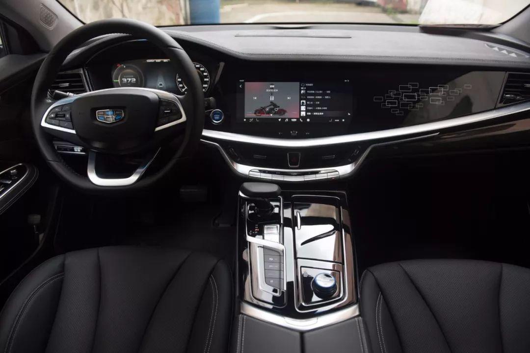 而在内饰方面,新款吉利博瑞ge秉承了一贯自主品牌高配置的传统,丰富至