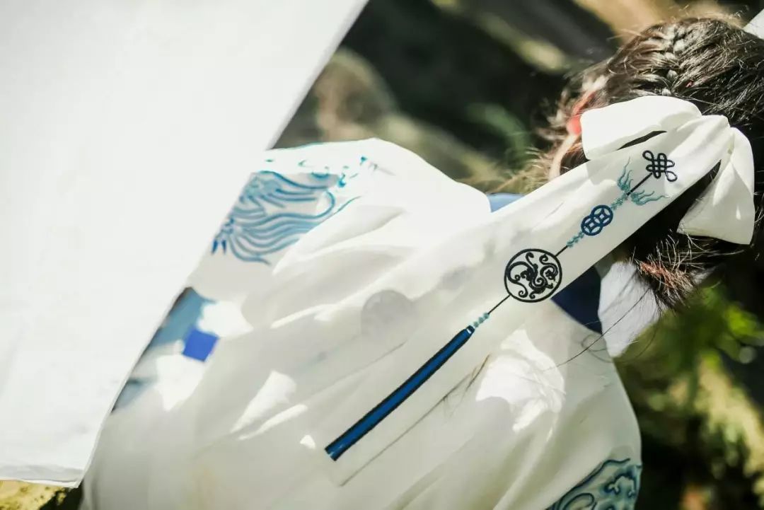 徐娇夏达穿上汉服美如画,仙女们要不要考虑一下?