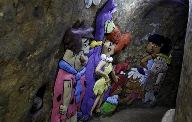 男子用10年时间挖这个山洞,被人骂成是疯子,进去看了才感叹