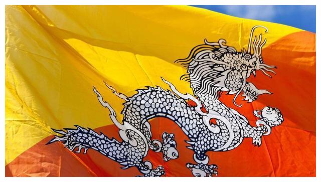 中国古代历代帝王的龙袍上都印有五爪龙,代表权力的至高无上