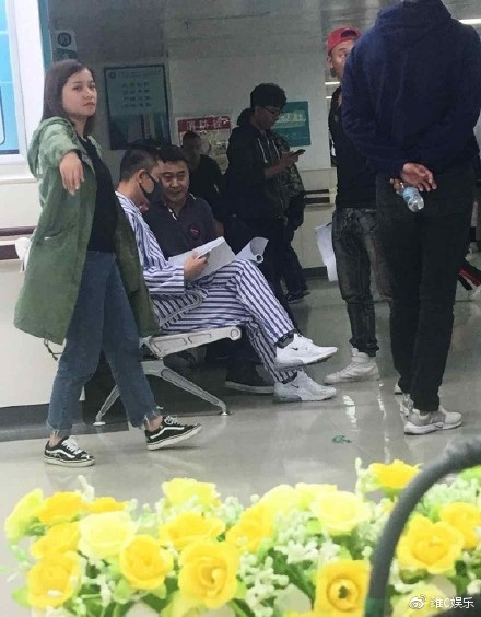 贾乃亮新剧《锅盖头》热拍中,现场剧照流出,网