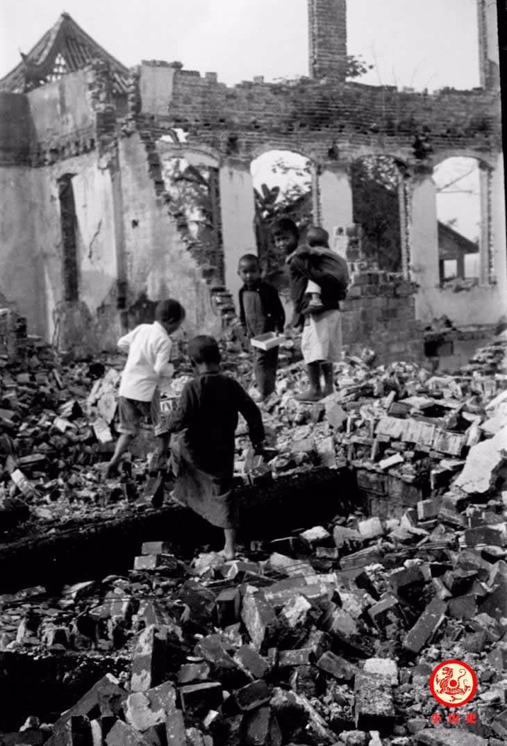 老照片抗战时期西安遭日军轰炸军民随时准备战斗