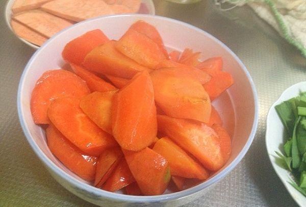 一煲暧暧的羊肉火锅,边加热边吃,真心的暧和|羊肉|火锅|胡萝卜_新浪