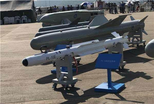 中国歼11d再次试飞,挂载霹雳10e导弹,俄专家:可能作歼20僚机