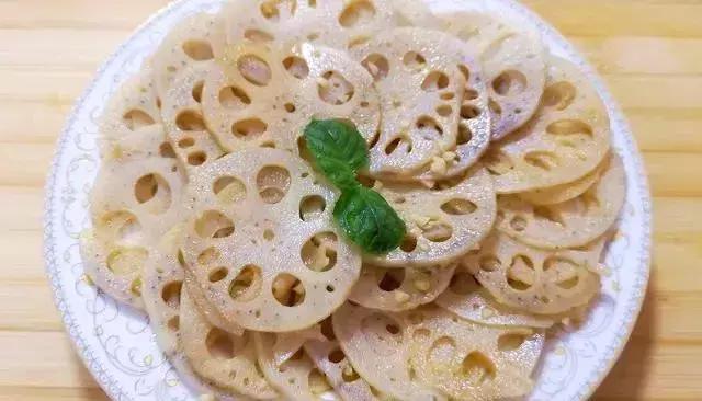 莲藕最简单美味的做法,不炒不煎,营养滋补,吃完一大盘还想吃