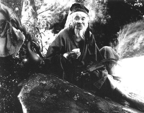 第二位来自狼牙山,是狼牙山道场的李圆通道长,他原名李药夫,是道教