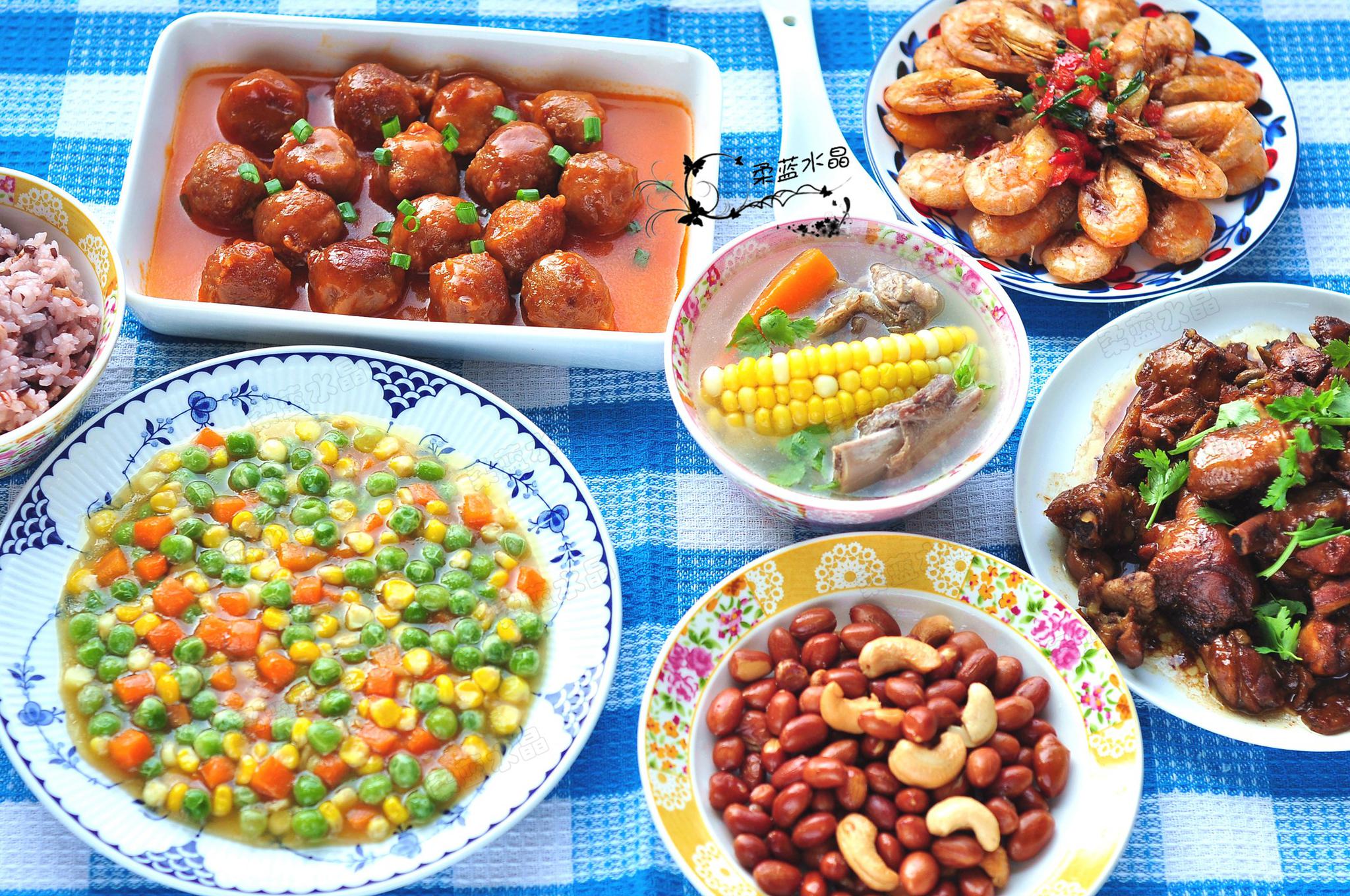 我做了一桌美食,五菜一汤一主食,足够三口之家.