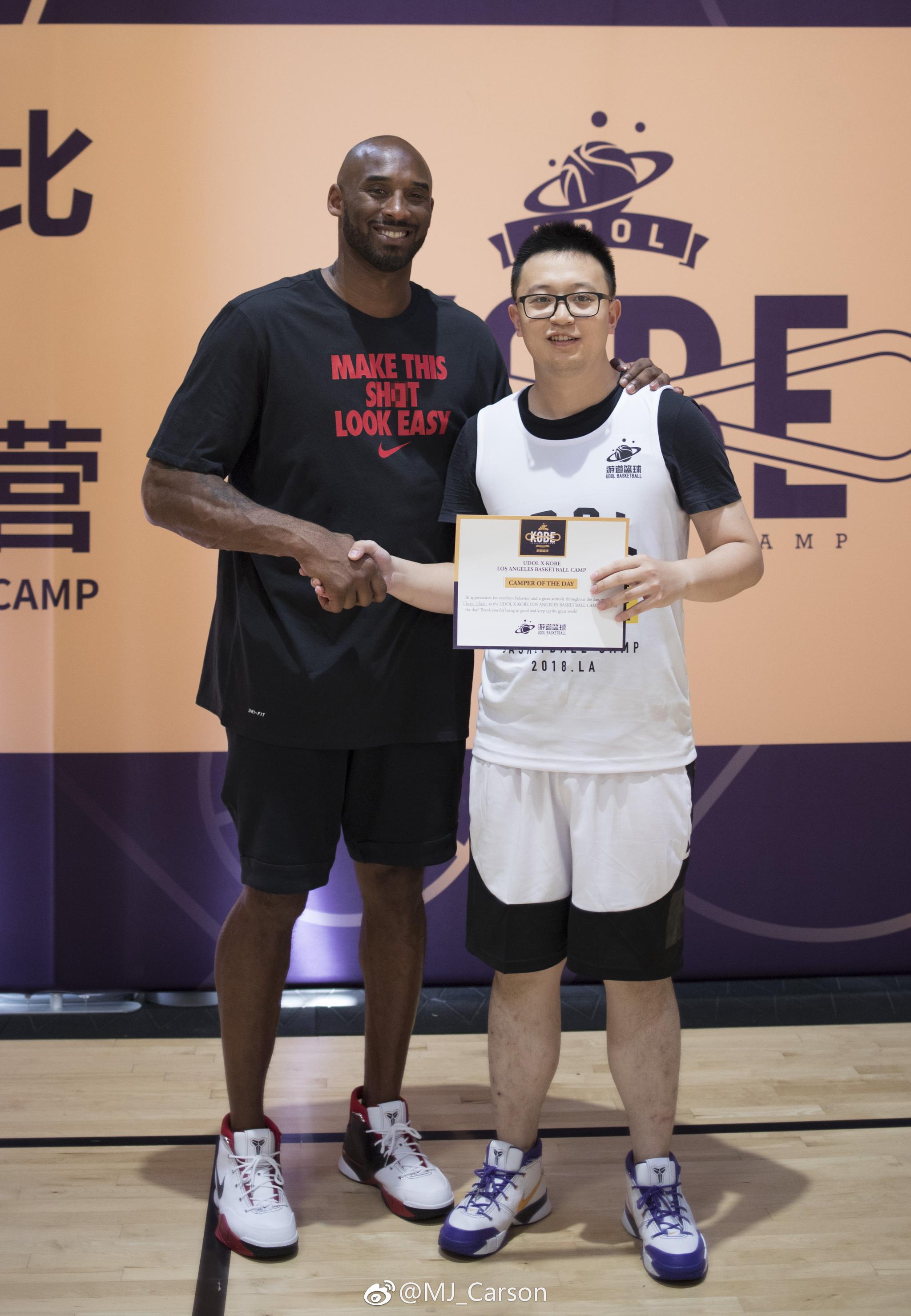 看完@udol篮球 和科比训练营发的合影照片,就想问一下@kobebryant
