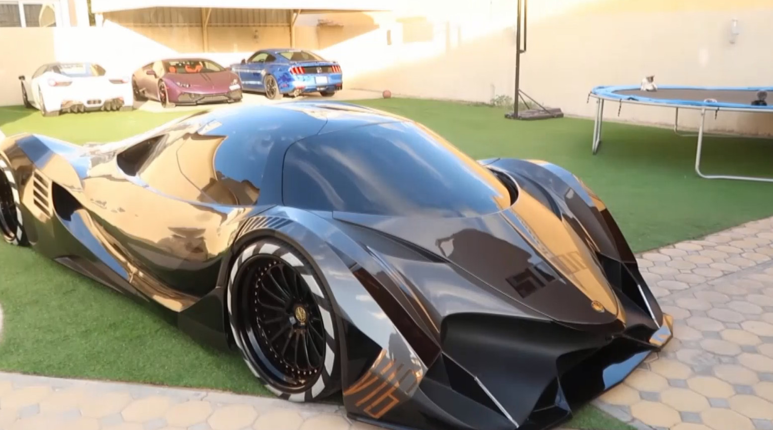 贫穷限制了想象,售价五亿的跑车长什么样?换一个保险杠好几百万