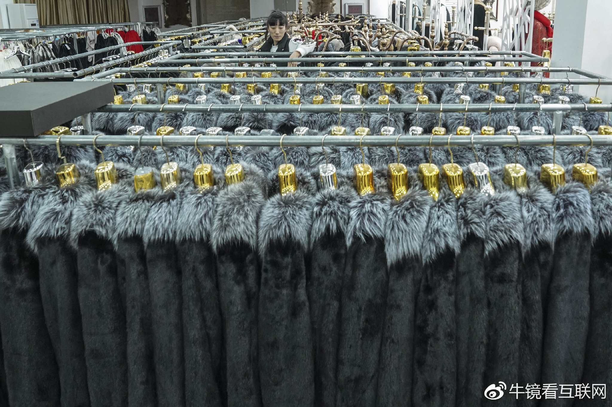 实拍"皮草之乡"河北大营镇:皮草遍地,年出口300多万件