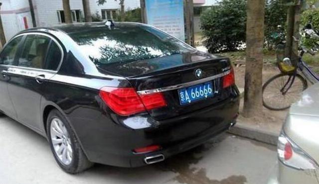 再加一块"京a77777"车牌,估计交警也不敢拦了吧.