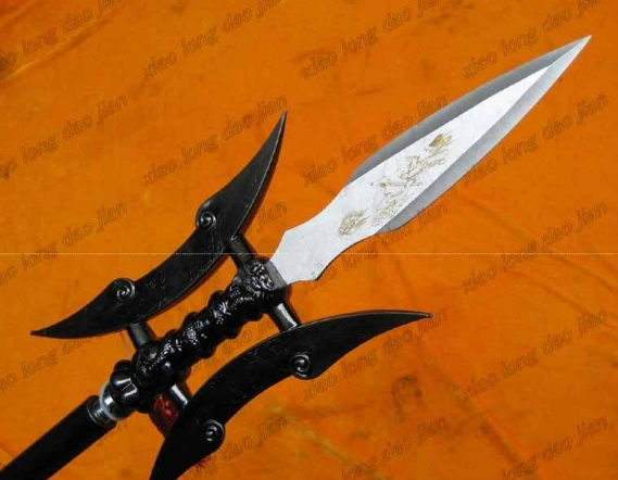 擂鼓瓮金锤:为四猛八大锤之首,共重320斤.