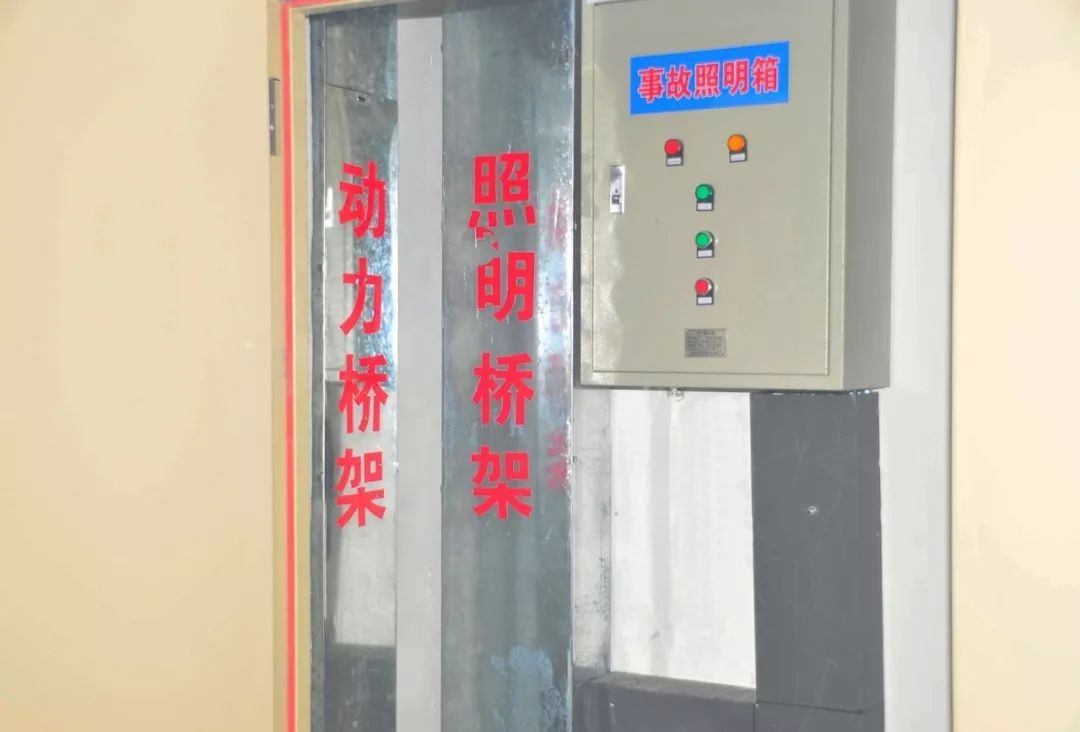 电井桥架安装及标识效果强,弱电线盒安装及标识效果