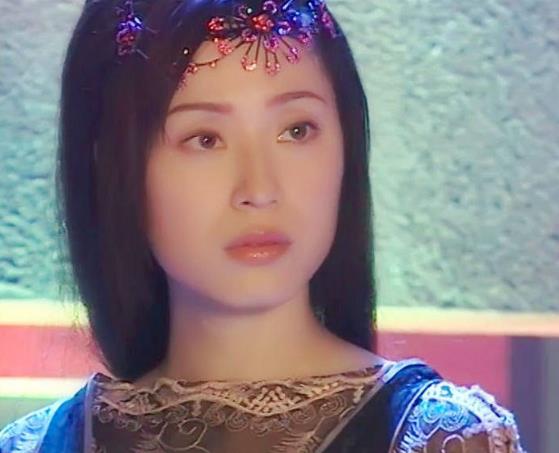 然后就是因为《水月洞天》而被圈粉的陈法蓉了,在水月洞天与小脸蛋的