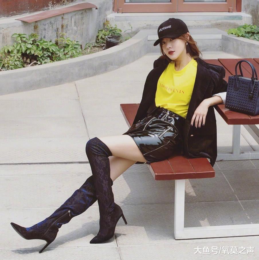 邓家佳这双腿真"神"了, 完美诠释白长直, 简直就是"腿精"转世