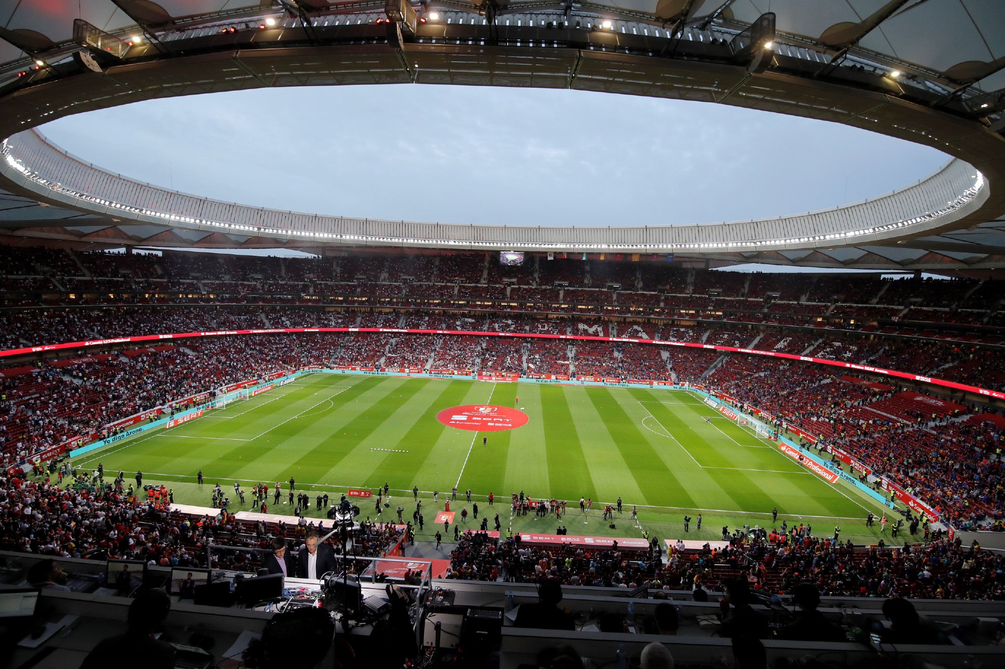 昨夜的万达大都会球场场面真不错西班牙国王杯决赛