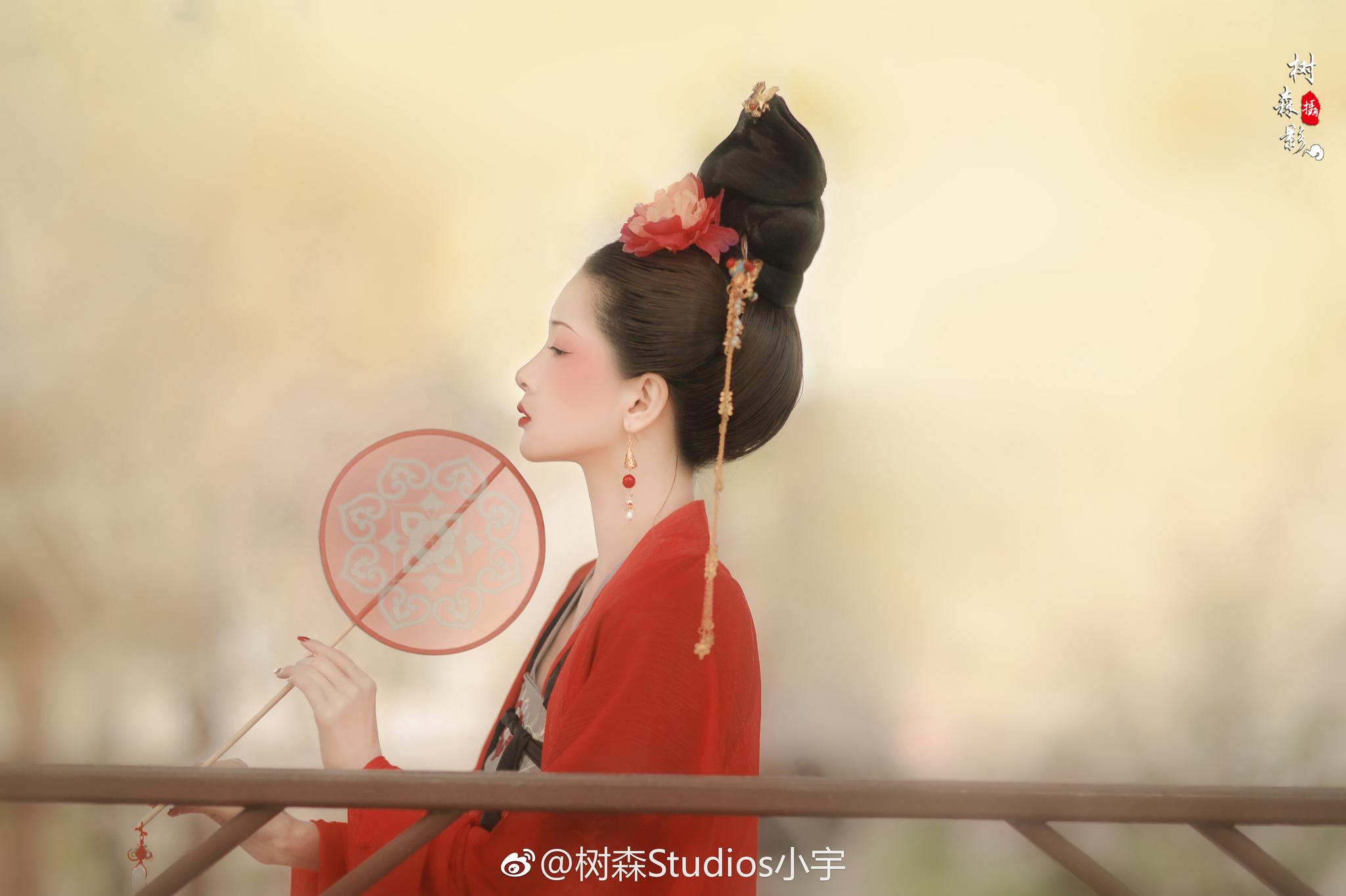 6云想衣裳花想容春风拂槛露华浓photoby