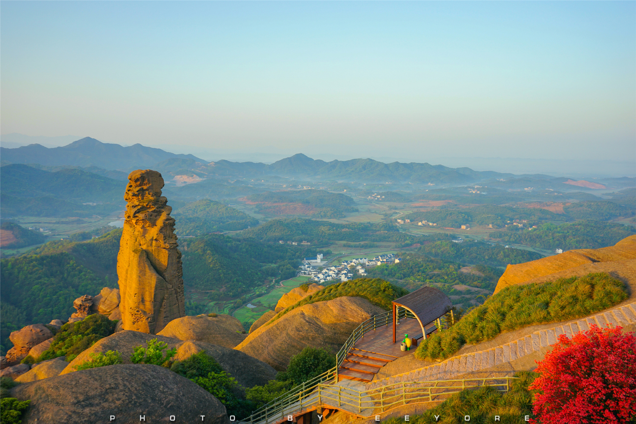 凌晨4点赴约的姑娘,一睹拨云见日曦染龟峰