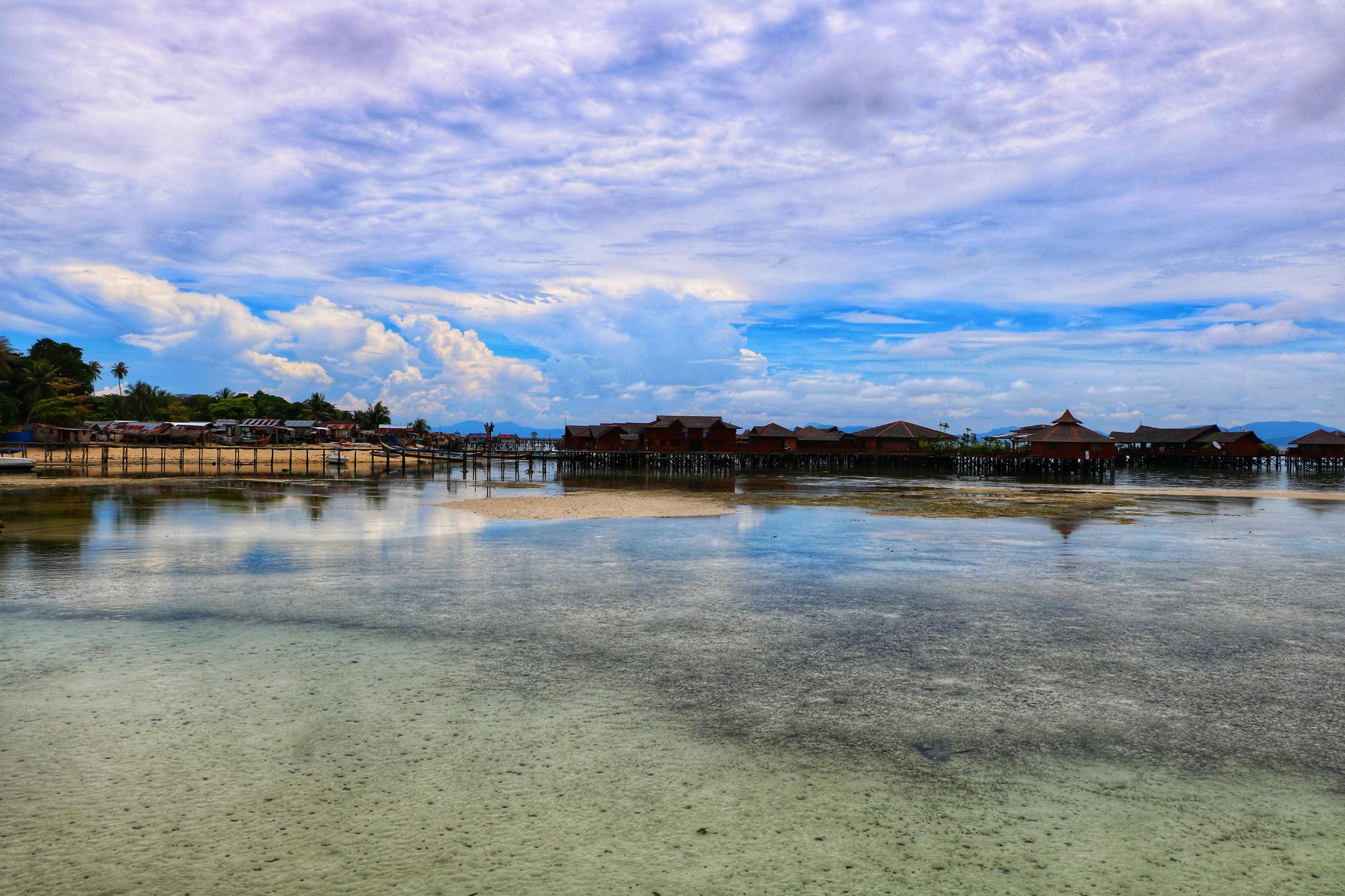 mabul island -浅海滩上的孩童