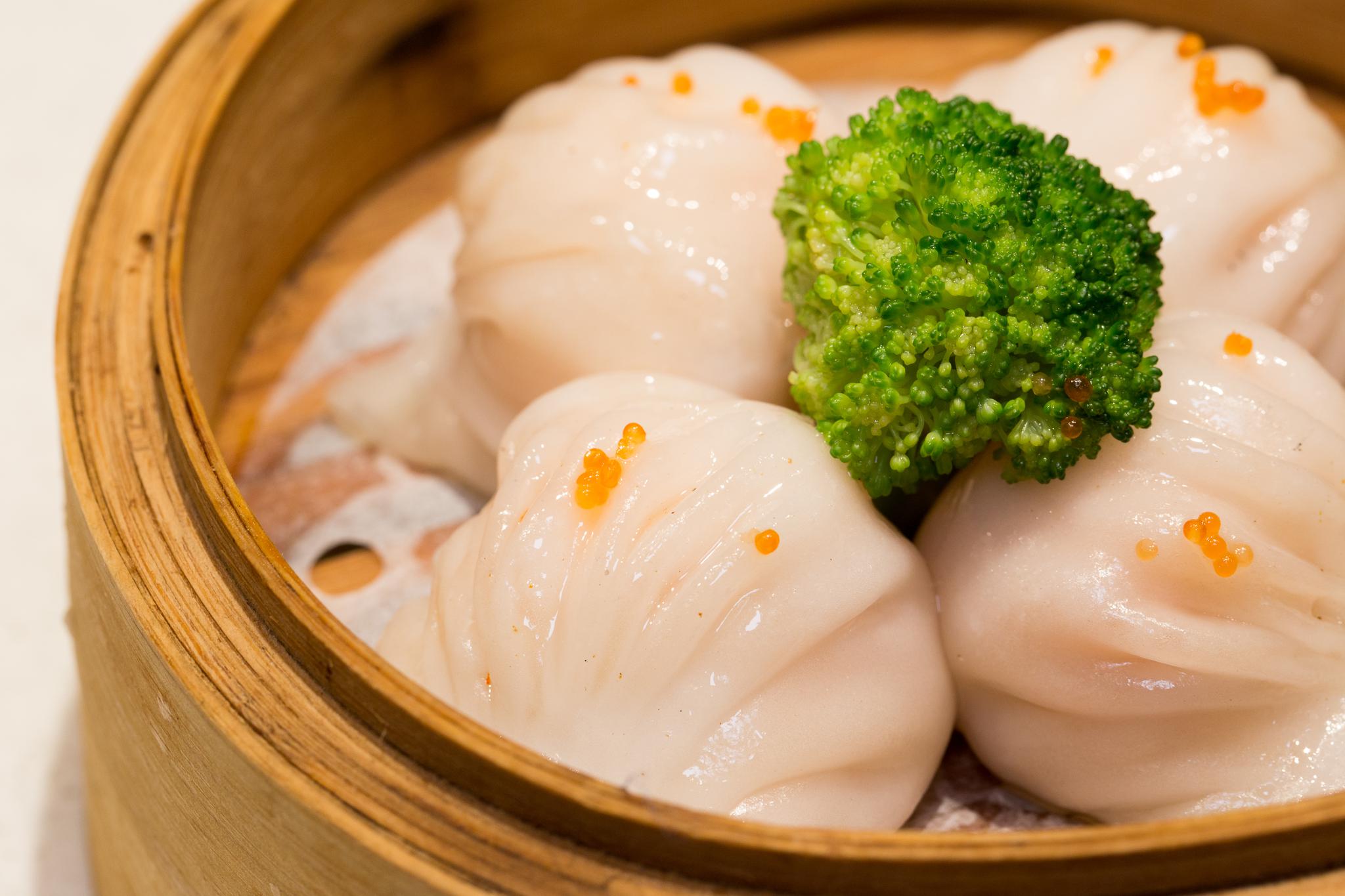 蒸羊羔,蒸熊掌,蒸鹿尾儿,烧花鸭,烧雏鸡,烧子鹅.