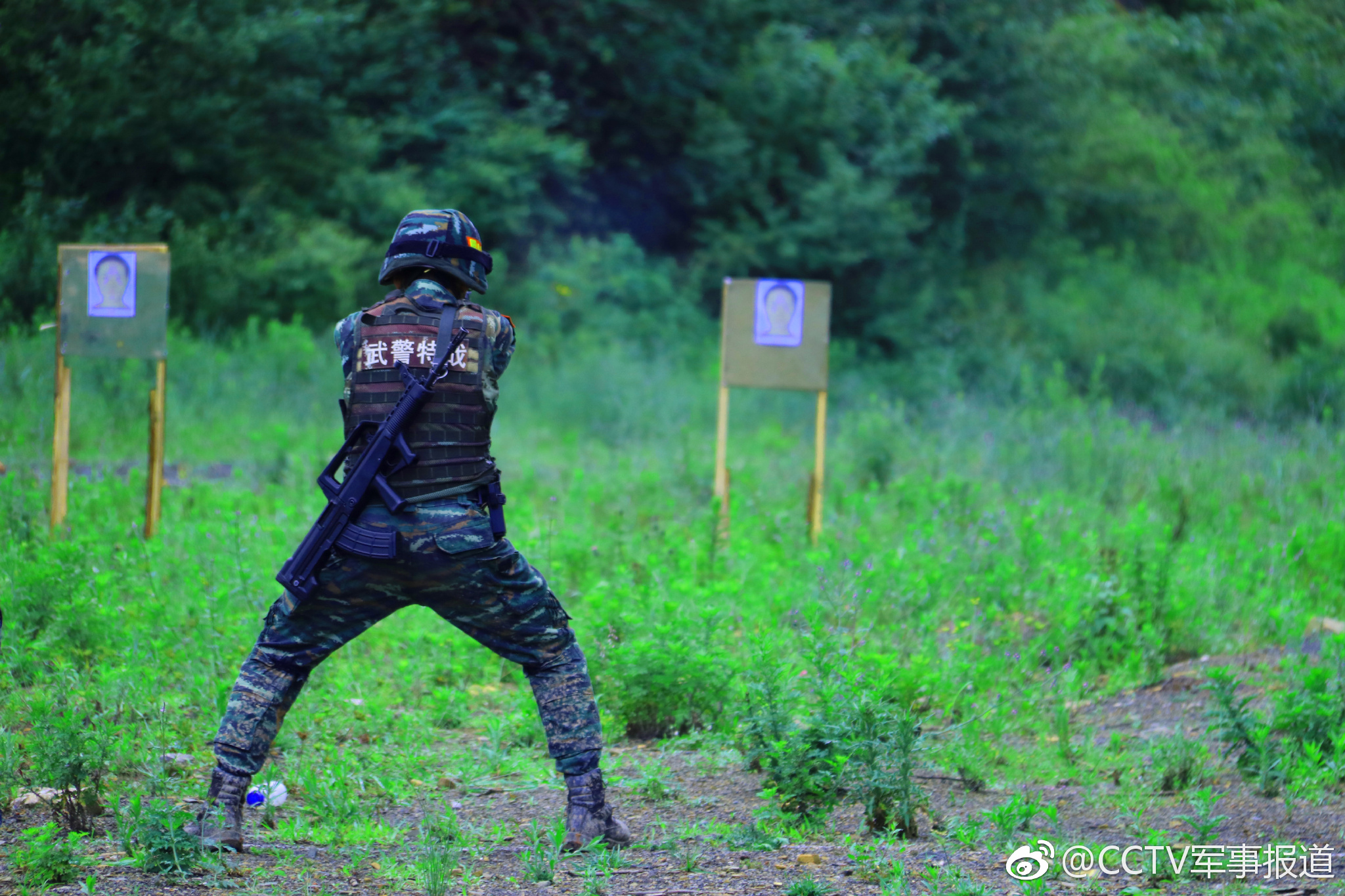 射击场上见真章,看特战队员多姿势射击燃爆眼球