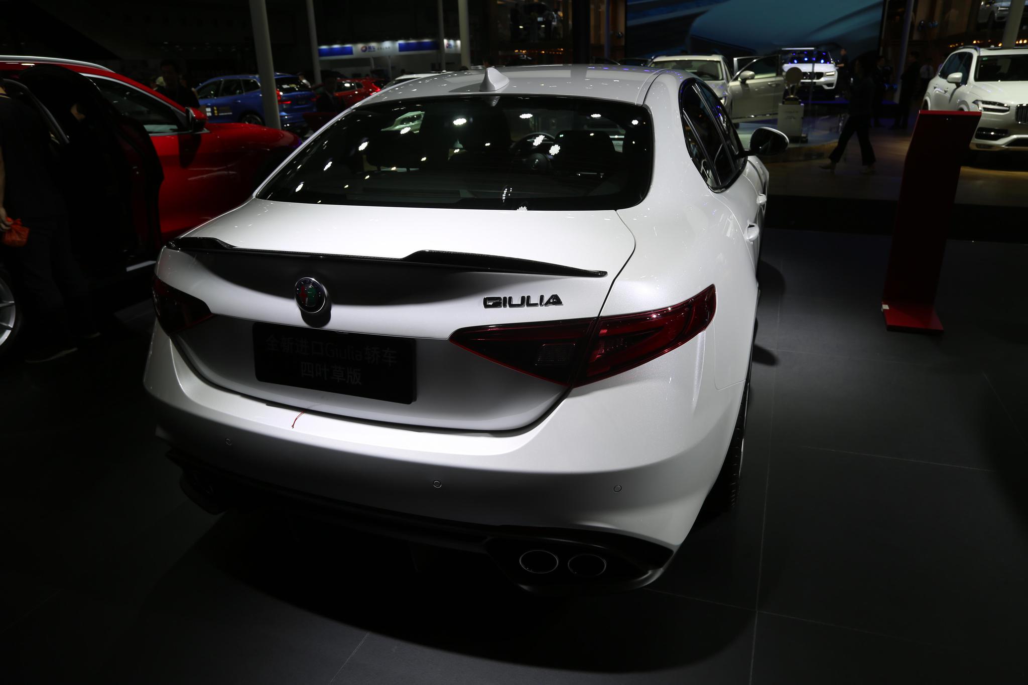 阿尔法罗密欧giulia轿车四叶草版,100万级别高性能车实拍!