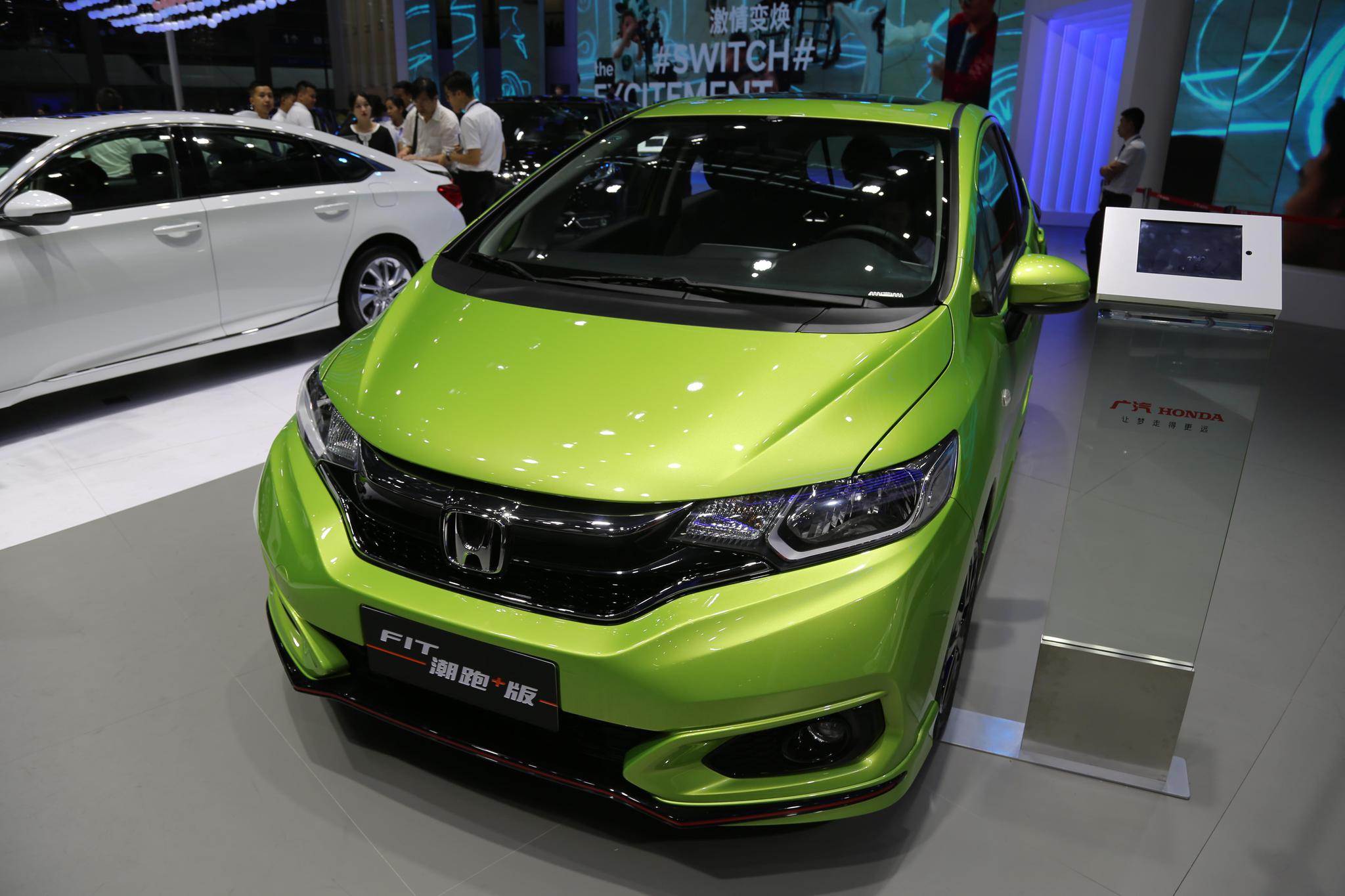 无颜值不青春广汽本田飞度潮跑版10万级别个性小车实拍