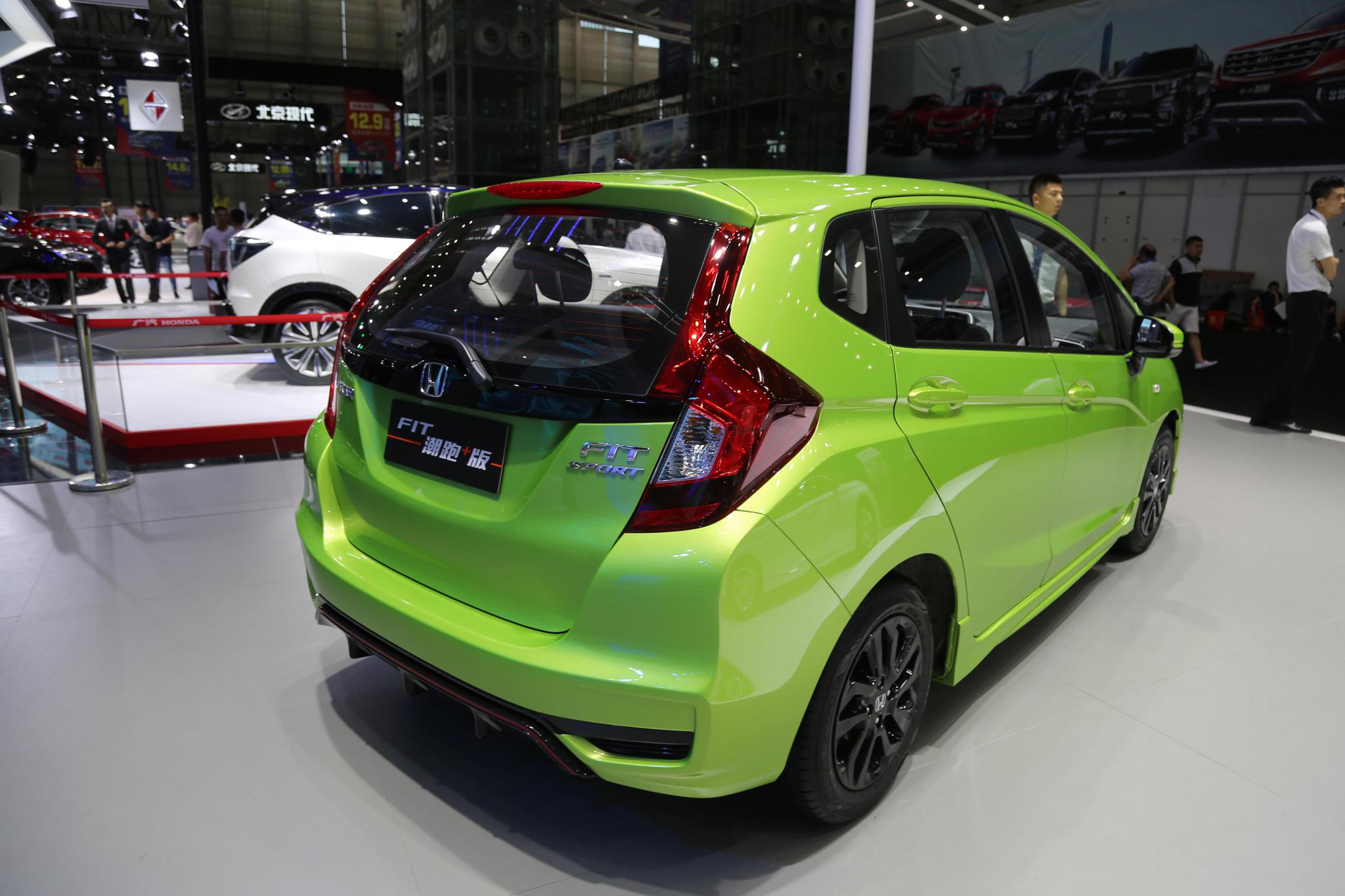 无颜值不青春广汽本田飞度潮跑版10万级别个性小车实拍