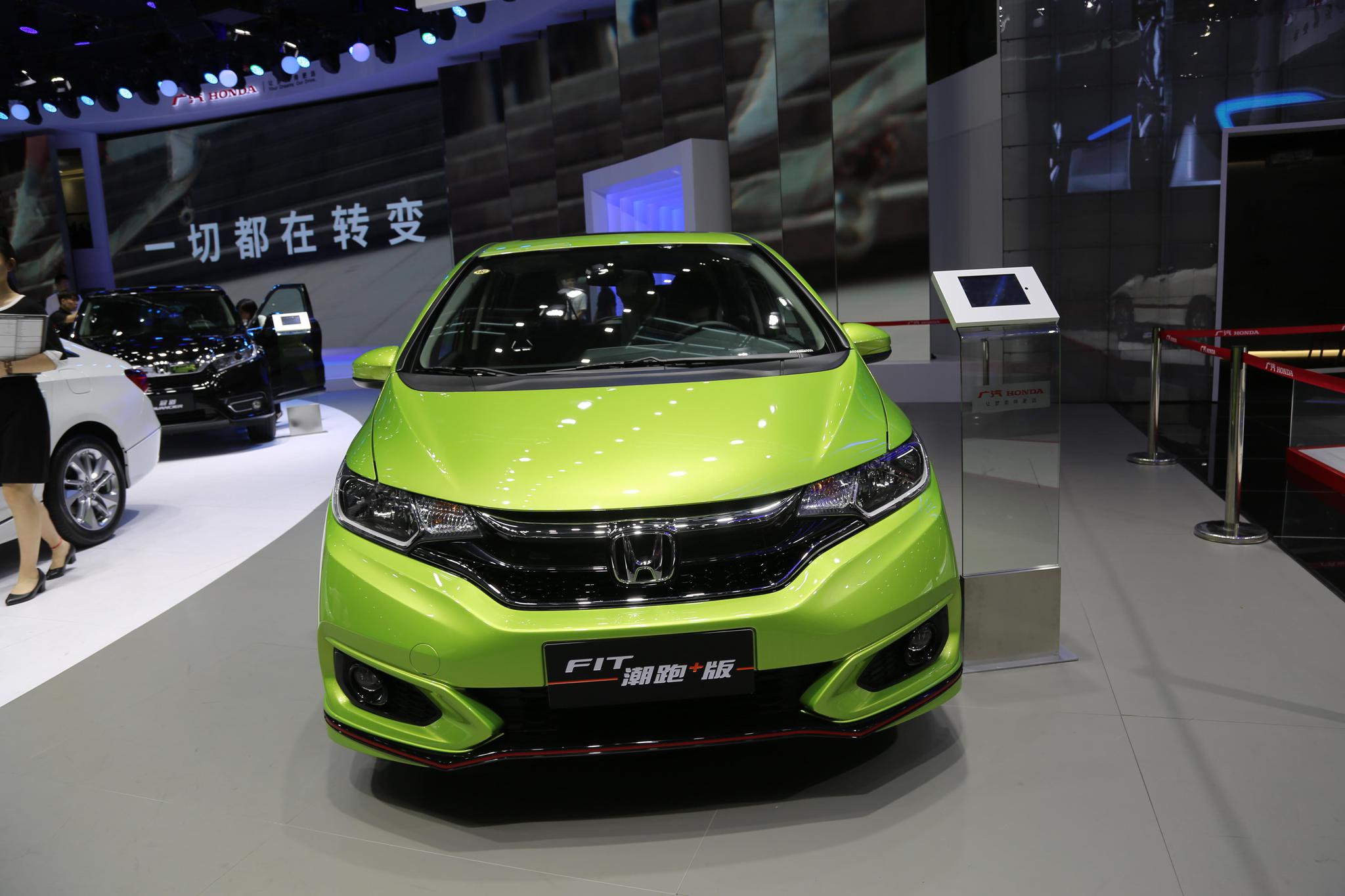 无颜值不青春广汽本田飞度潮跑版10万级别个性小车实拍