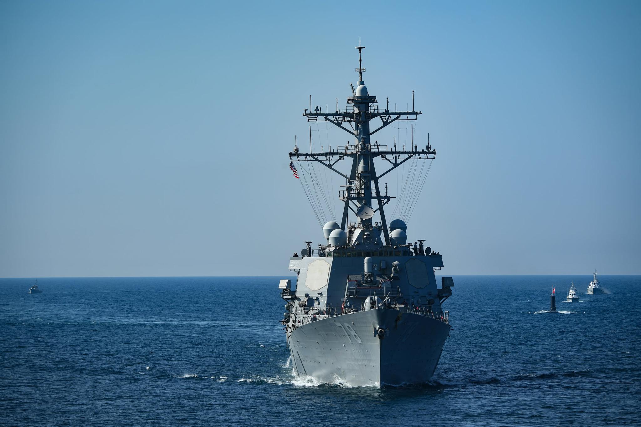 美军旗舰在家门口耀武扬威,俄舰队没船派只能忍气吞声