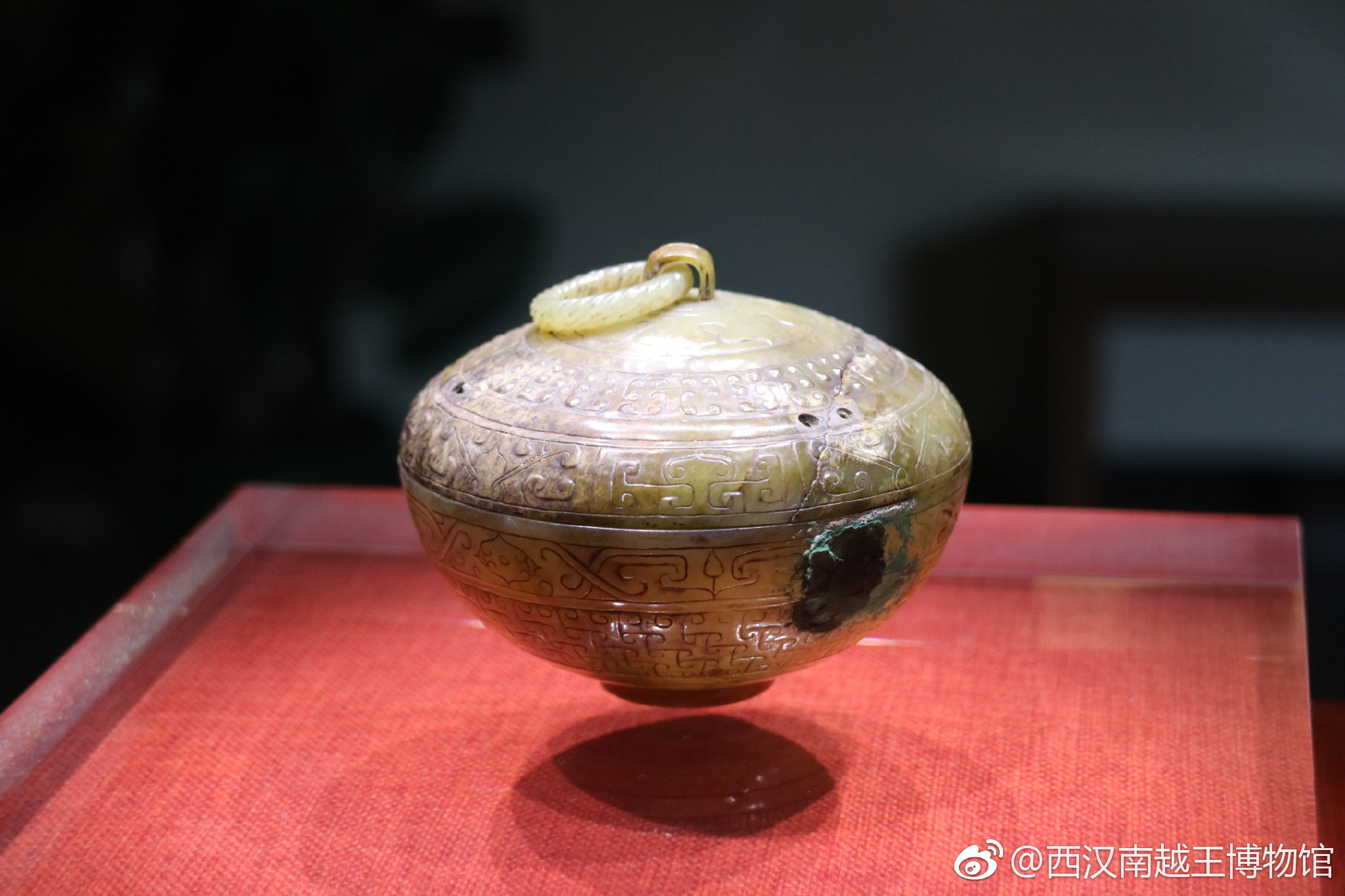 南越王的玉盒青玉子母口盒身深圆圜底下附小圈足