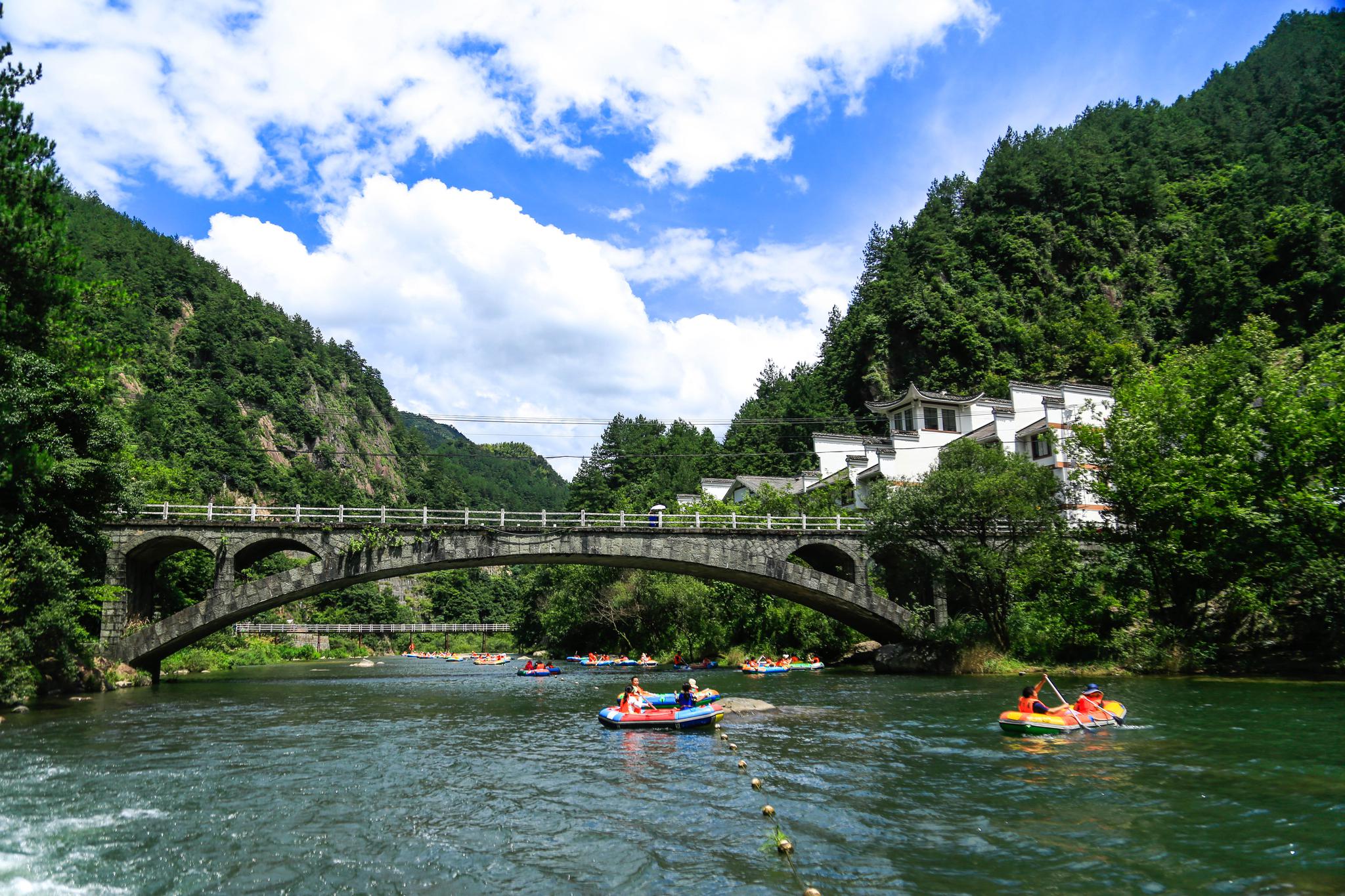 清凉夏日,临安浙西大峡谷上演了一场百人水球大战